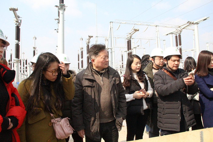 紫電公司組織員工參觀學習江陵郝穴220KV變電站 紫電公司組織員工參觀學習江陵郝穴220KV變電站